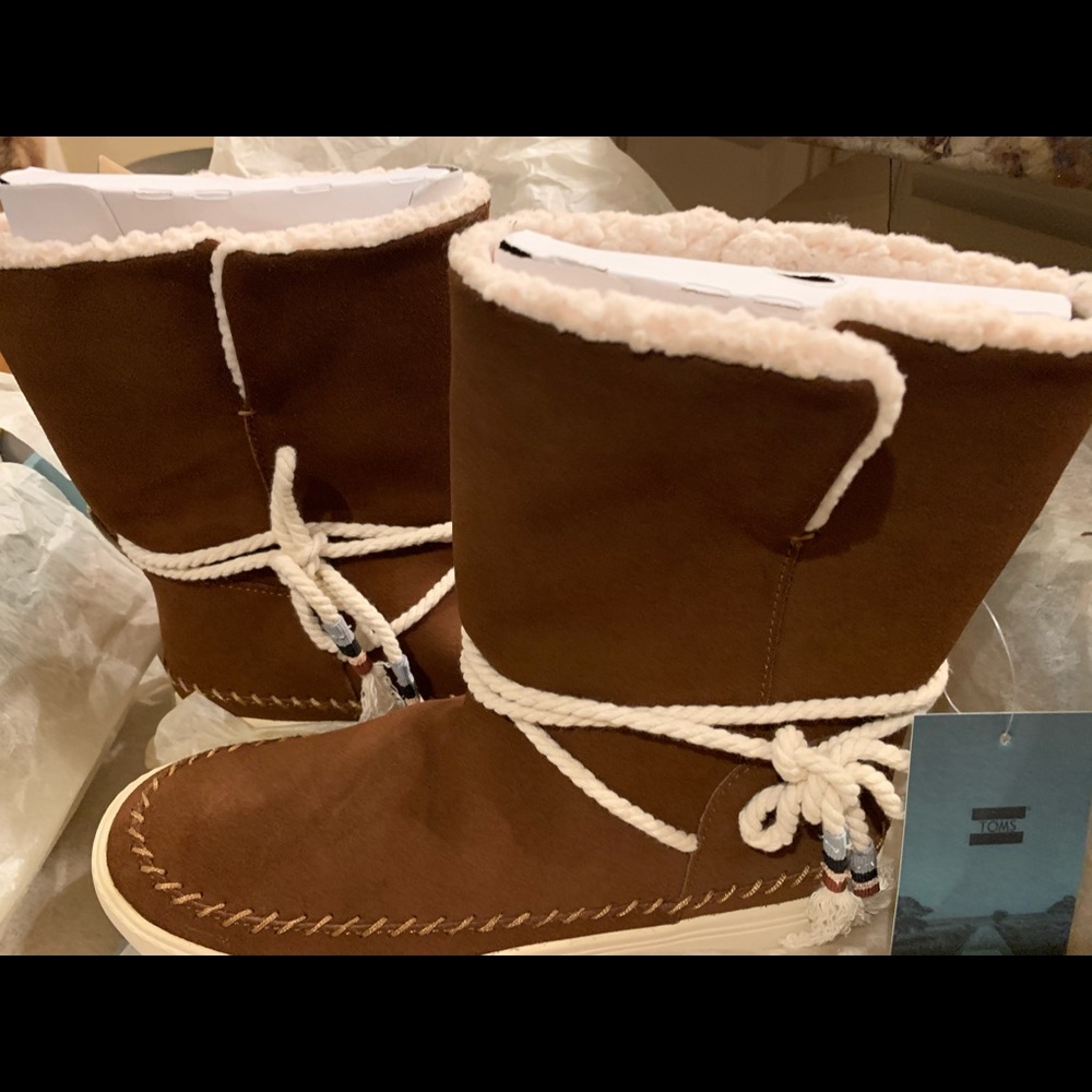 Toms Vista Boots US Size 8. Brand New.